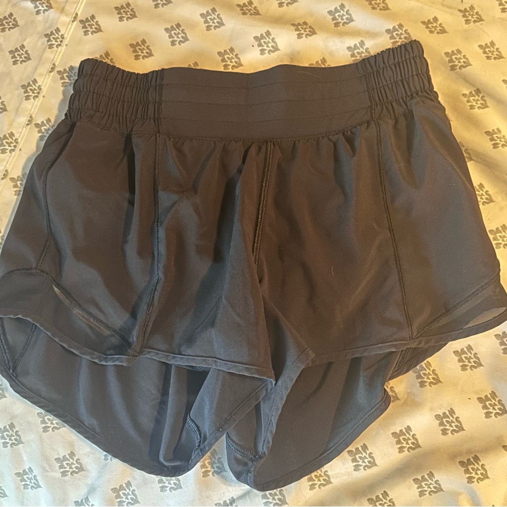 Black Lululemon Hotty Hot Short 2.5